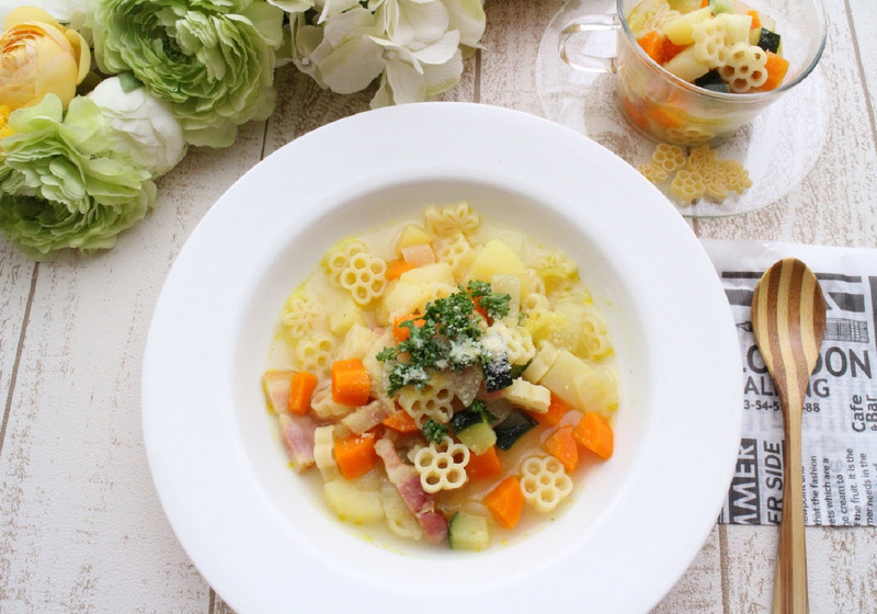 具だくさんの食べるスープパスタ