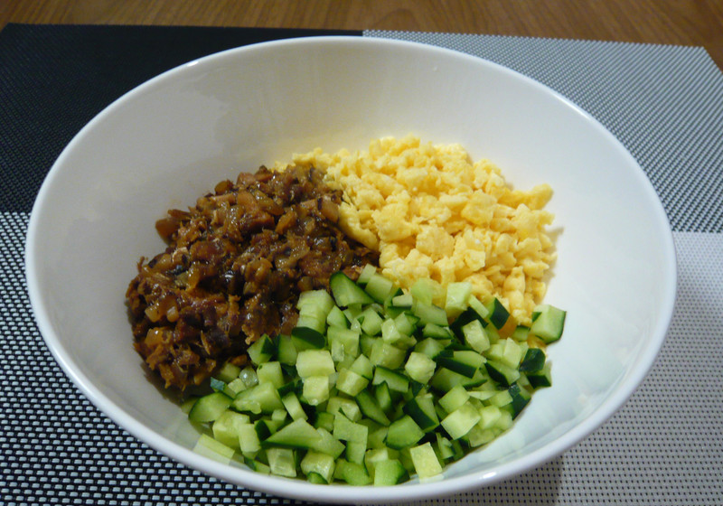 鯖そぼろ三色丼