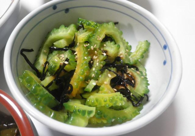 超簡単！ゴーヤの塩こぶ和え