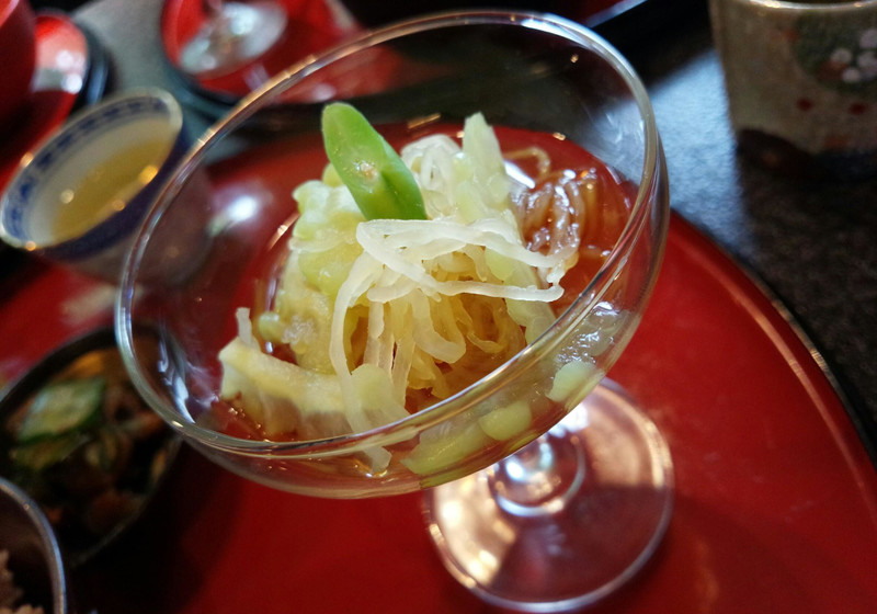 じゃがいもと三つ葉の紅花酢