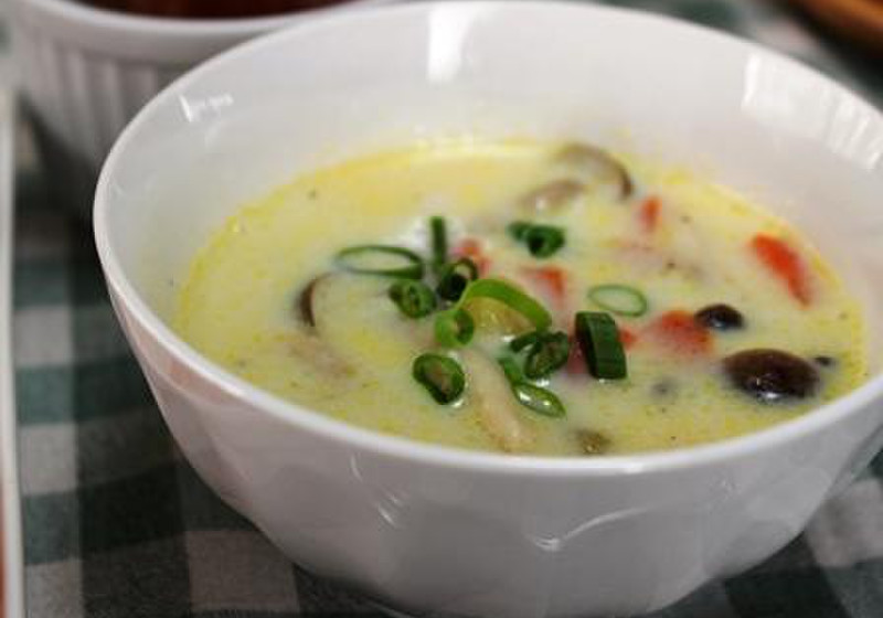 季節野菜の豆乳スープ