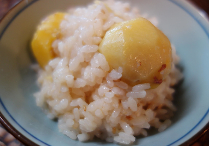 アンチエイジングに　白ごまの薬膳栗ご飯