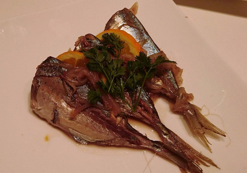 鯵のワイン煮込み