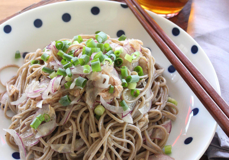 ツナと玉ねぎの冷やし蕎麦