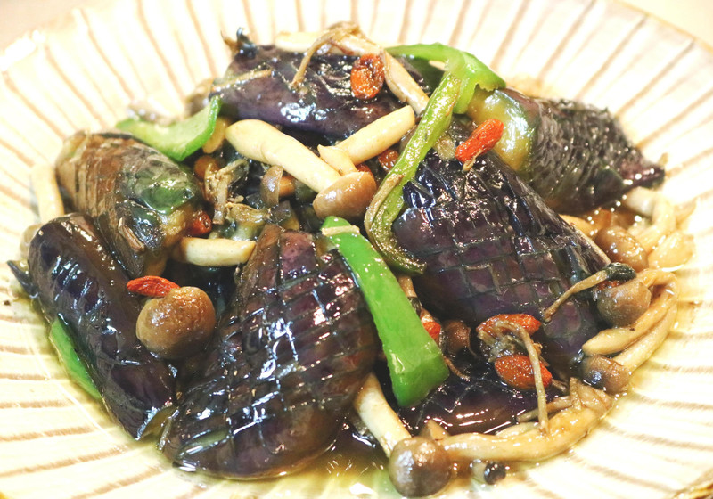 血液サラサラに　茄子としめじの枸杞酒炒め