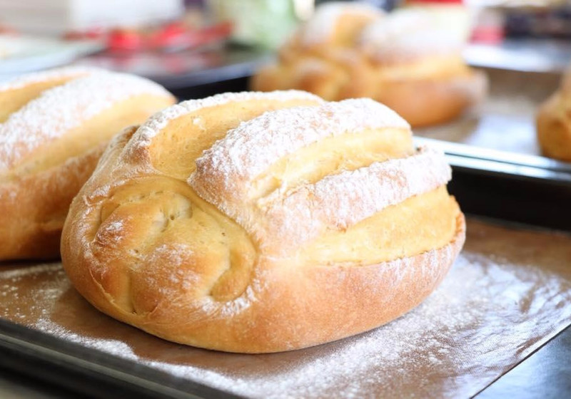  やさしい甘さのふんわりミルクハースパン 