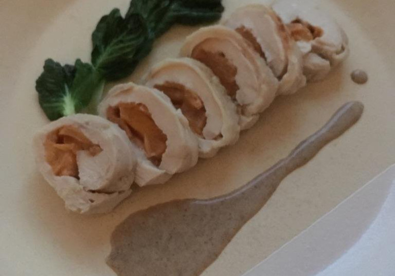 生姜チキンの柿ロール　胡麻クリームソース