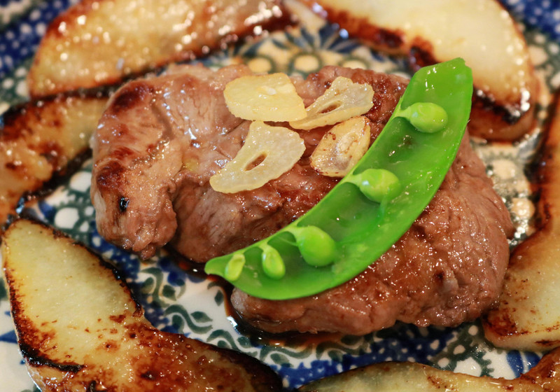 冷え症の緩和に　しょうがみりんの洋梨ラムステーキ
