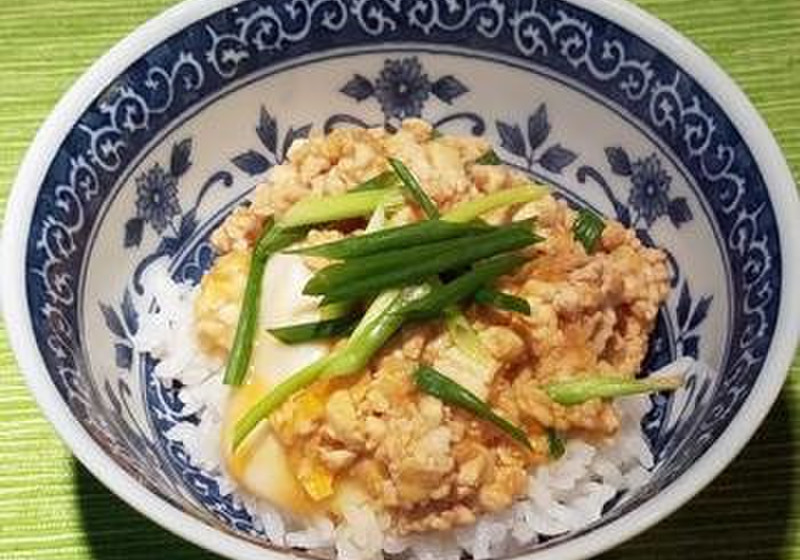 しょうがみりんで、豆腐そぼろ卵丼
