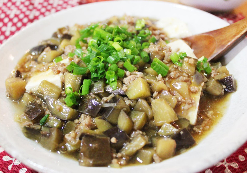 しょうがみりんで作る豚ひき肉となすのあんかけ豆腐