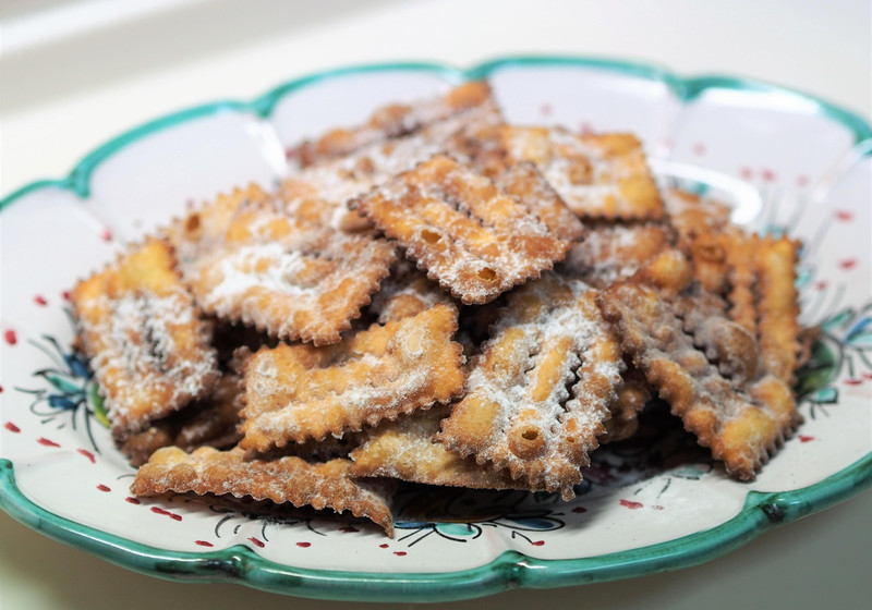 キアッケレ（イタリアの伝統菓子）