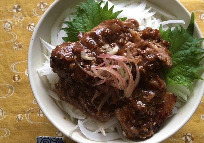麹梅豚丼