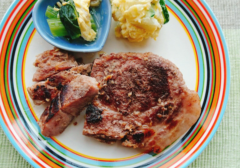 低温調理と塩麹で柔らかロースステーキ