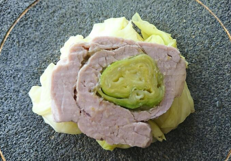 ハイライフポークヒレ肉の柚子胡椒キャベツ巻き
