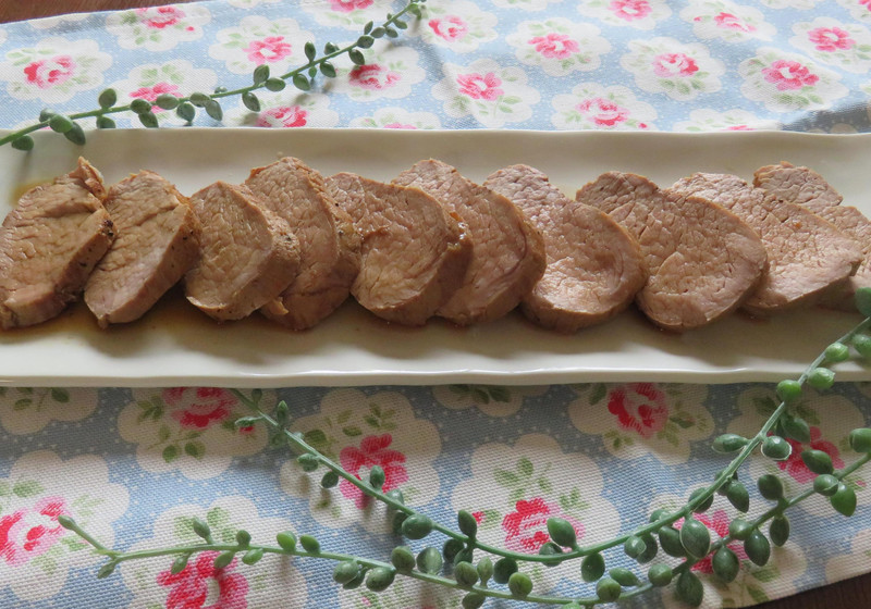 鍋で茹でるだけ簡単豚ヒレ肉の角煮