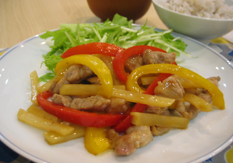 彩りキレイ！カラフル青椒肉絲