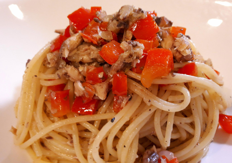 パプリカといわしのパスタ
