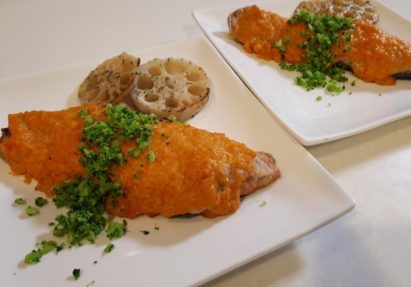 鮭とニンジン味噌マヨソース焼き