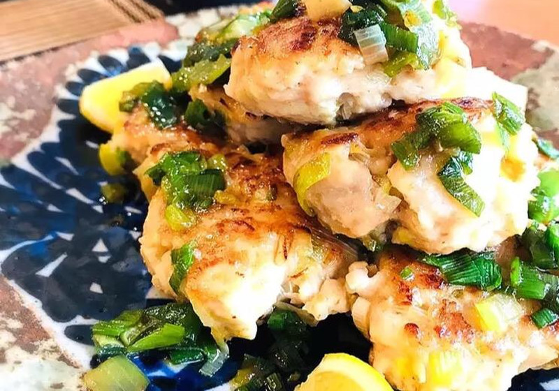 ご飯が 進む！ 塩ネギダレ の とりつくね