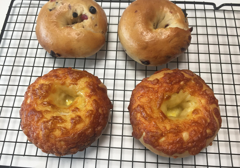 ベリーとチーズ2種のベーグル