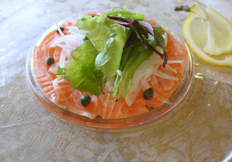 スモークサーモンのサラダ
