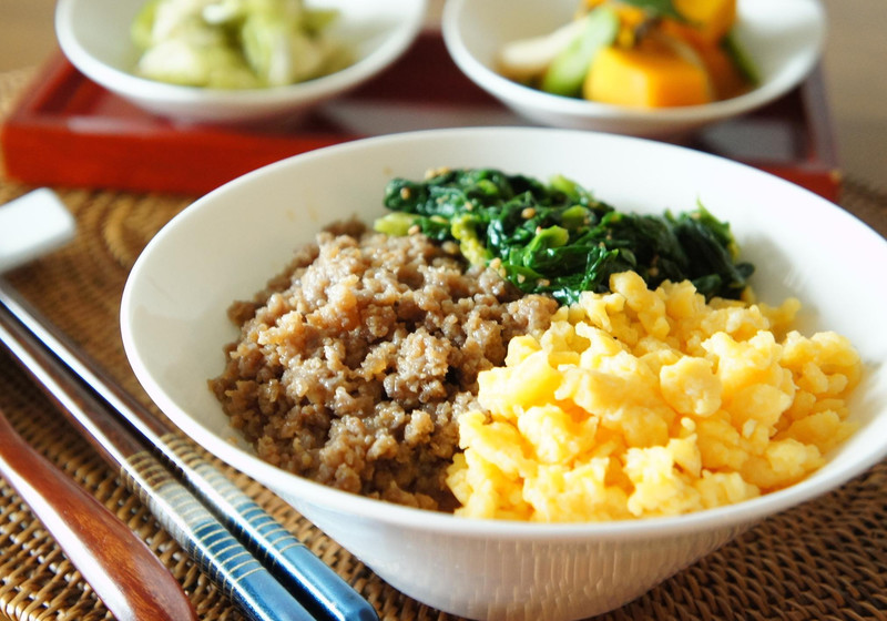 お家ご飯の強い味方❗️三色丼