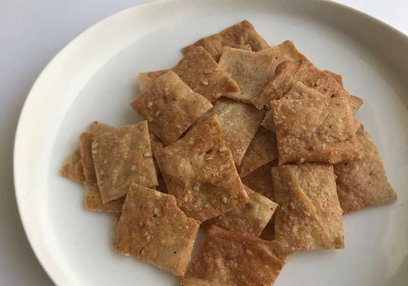  酵母の胡麻クラッカー(甘味)