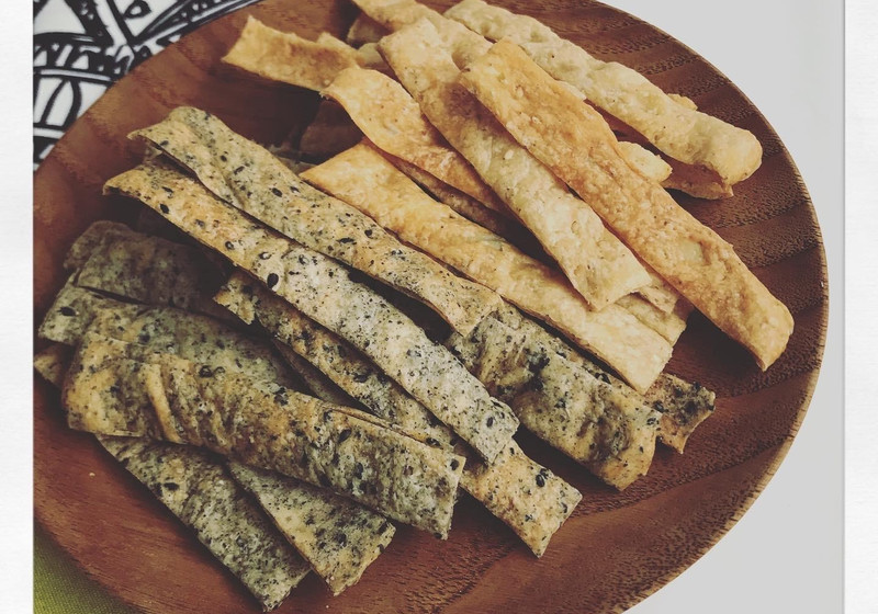  酵母の胡麻クラッカー(塩味)