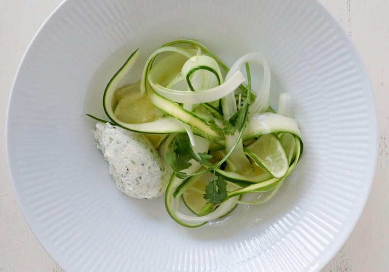 ハーブ入りのチーズクリームで夏野菜を