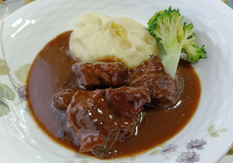 牛すね肉のビーフシチュー