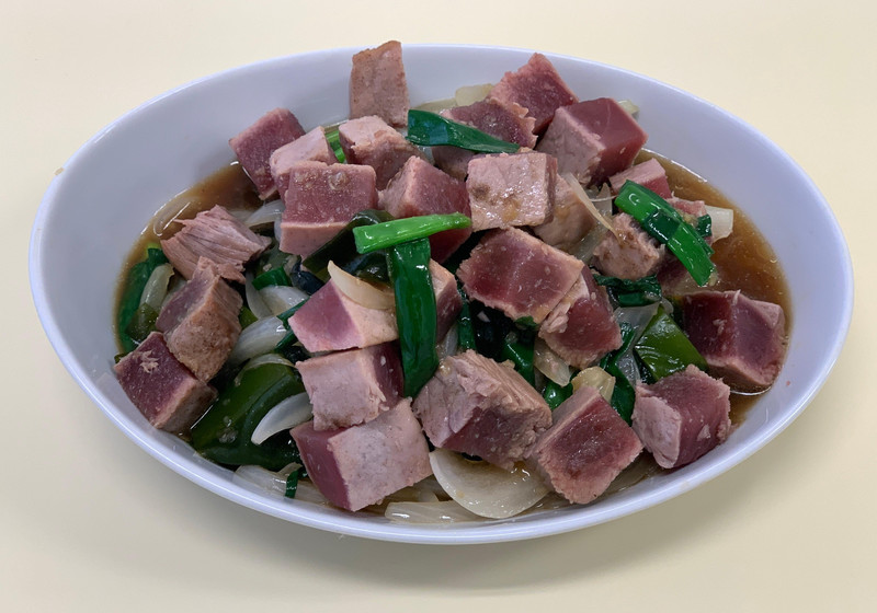 マグロステーキと中華風炒め野菜