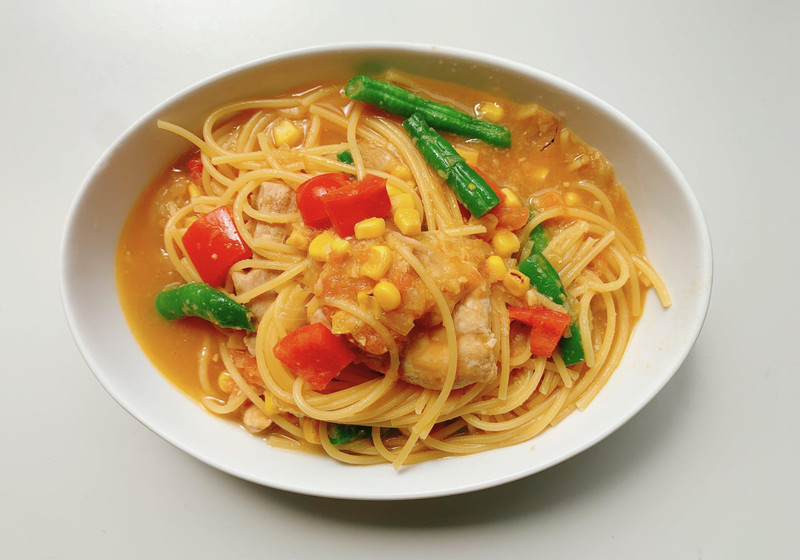 【おもてなし】チキンとコーンのトマトパスタ