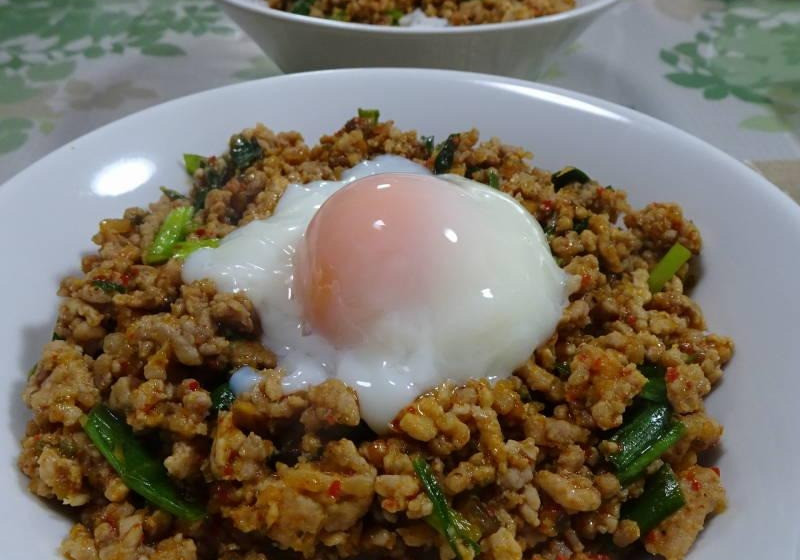 旨辛味噌のひき肉丼～自家製キムチの素の応用～