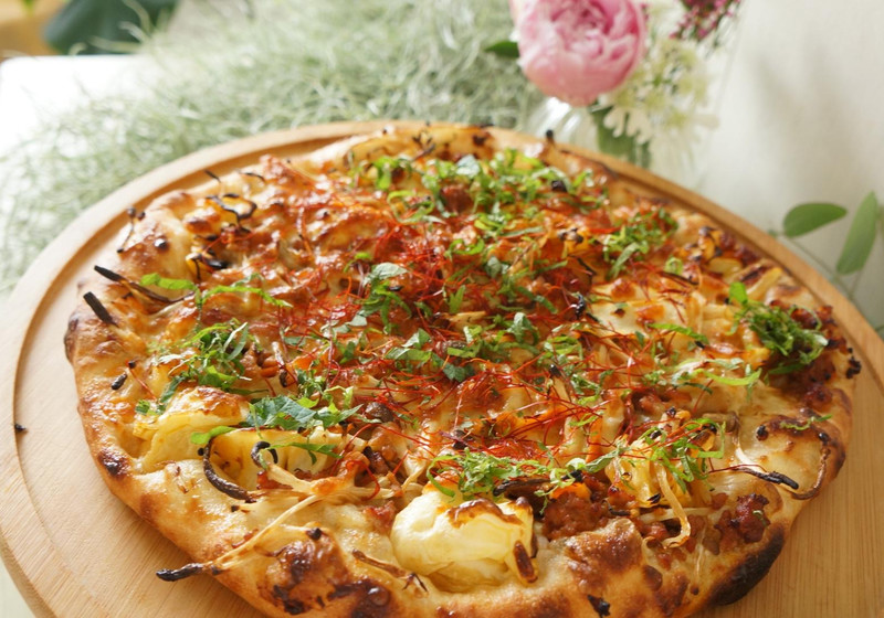 カット野菜でピリ辛ピザ